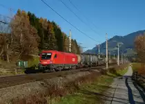1116 032 mit einem G�terzug am 17.11.2012 bei Terfens.