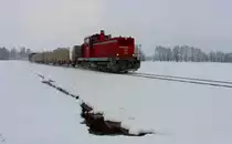 Seit Jahresbeginn verkehrt das Güterzugpaar 71383/71382 nur noch 3 mal wöchentlich am Wieser Ast. Hier kurz vor St.Martin im Sulmtal Bergla hat DH1500.4 lediglich noch 2 Wagen des Typs Laaprs und den Dienstwagen als Last mit. 29.01.2014 