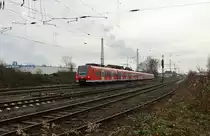 Am Samstag den 25.1.2014 fährt der 425 600-4 als RE8 nach Mönchengladbach gerade aus dem Bahnhof Grevenbroich aus.