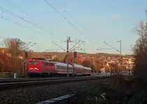Am 28.1.14 fuhr die 140 590 mit einem PBZ über die KBS750.
Aufgenommen wurde der Zug bei Esslingen Zell. 