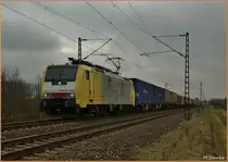 Die ES 64F4 -096 der TXlogistik mit einen Containerzug am 22.01.14 Richtung Gemünden.