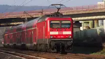 Keine Hamsterbacken sondern 143er und Quietschies verkehren auf der Saarstrecke.
Ab und zu kommt noch eine 111er dazu.
143 919 schiebt den RE Saarbrücken - Koblenz von Dillingen in Richtung Merzig.
Mit Hamsterbacken ist erst ab Karthaus zu rechen, wo die Hamsterbäckchen entlang der Mosel unterwegs sind.

Bahnstrecke 3230 Saarbrücken - Karthaus am 22.01.2014 in Dillingen Pachten.