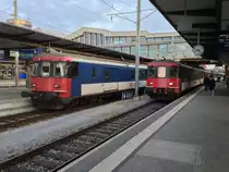 Die KlB Pendel verkehren nur noch zur HVZ. Seit Fahrplanwechsel fährt neuerdings ein EWI/II HVZ Pendel ab Basel nach Laufen-Delémont, deshalb treffen sich gleich zwei solcher Pendel im Bahnhof Basel SBB: links; BDt EWII 50 85 82-33 919-0 an der S 17075 nach Olten, rechts; BDt EWII 50 85 82-33 921-6 mit der S 17086 nach Delémont, 29.01.2014.