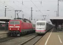 120 114-4 verlässt am 18. Januar 2014 mit einem IC den Würzburger Hbf.