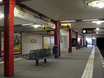 U-Bahnhof Schwartzkopffstr.: 1923 als schlichte Station ohne grosse Ausschm�ckungen er�ffnet  besitzt er die Kennfarbe rot. Nach 1951 wurde sie in W-Ulbricht-Stadion umbenannt, auch als sie nach dem Mauerbau Geisterbahnhof war. 1973 wurde sie in Stadion der Weltjugend umbenannt. Erst 1991 traegt sie wieder den urspr�nglichen Namen (nach einem Industriellen, der hier Begr�nder der Schwerindustrie war).
