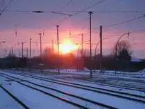 Die Wintersonne versank,am 26.Januar 2014,über den Bahnhof von Bergen/Rügen.