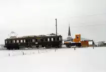 TPF/GFM: Am 27. Februar 1988 war der ehemalige GFM ABDe 2/4 155 (1931/46) noch mit dem Schneepflung X 1055 im Einsatz. Zur Zeit befindet sich diese  RARITAET , zum grossen Glück, leider nicht mehr im besten Zustand im Einsenbahnmuseum Kerzers/Kallnach. Hoffentlich wird das historisch sehr interessante Fahrzeug früher oder später auch wieder einmal zu einem neuen Leben erweckt. 
Foto: Walter Ruetsch 