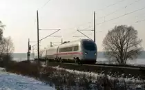 Der am Morgen in Innsbruck nach Berlin gestartete ICE 208 durcheilt am 30.01.04 Burgkemnitz. 