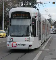 TPG BOMBARDIER CITYRUNNER 886 mit Palexpo-Werbung verlässt die Haltestelle Grange-Canal. 06.12.2013 