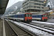 Auch im Tessin kann man auf die BDt Pendel (noch) nicht verzichten. Sie werden für die S-Bahn TILO noch in den HVZ v. a. zwischen Bellinzona und Chiasso eingesetzt. Links rangiert ein KlB Pendel mit dem BDt 50 85 82-33 922-4, rechts steht der BDt 50 85 82-33 929-9 mit einem weiteren Pendel abgestellt, Bellinzona, 30.01.2014.