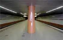 Hasenbuck, Linie U1/11 (1974) - 

Die ersten U-Stationen in Nürnberg waren reine Zweckbauten. Er liegt am Beginn der Innenstadttunnelstrecke, daher der Lichteinfall von hintern bei der Aufnahme. 

04.03.2006 (M)