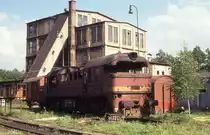 Sergej T 6791237 wird am 5.6.1991 im Depot Sokolov zerlegt. Ich konnte gerade noch das vordere Nummern- und die Hersteller Schilder retten!