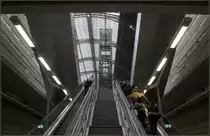 Ein Blick zurück nach oben - 

Vom Bahnsteig des unterirdischen S-Bahnhofes kann bis unter das Hallendach geblickt werden.

02.02.2014 (M)