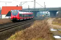 442 303 bei Breitengüßbach (bei Bamberg) Im Hintergrund die Brücke der A73. 31.01.2014