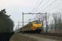 Plan V 452 und 471 mit Regionalzug 9637 Nijmegen-Deurne bei Vlierden am 1-4-2013.