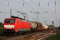 189 068 am 11.6.13 mit einem gemischten Güterzug in Ratingen-Lintorf.