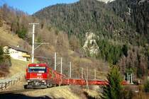 RhB Schnellzug 564 von St.Moritz nach Chur am 02.03.1998 kurz vor Filisur mit E-Lok Ge 4/4 III 643 - B - WR 3816/3817 - 2x A - 3x B - D - Skl 84xx. Hinweis: Lok noch mit alter Vereina-Werbung, gescanntes Dia
