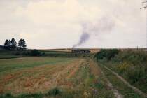 Die als U1 angeschriebene ehemalige BB 298.51 kurz nach Obergrafendorf auf der  Krumpen . Aufgenommen wrend der Feierlichkeiten  100 Jahre Schmalspurbahnen in sterreich  vom 11. bis 15. August 1989 im Bf. Obergrafendorf. (Diascan)