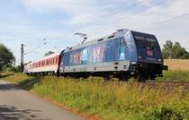 Manchmal muss man gar nicht auf die Jagd gehen, da fahren einem die schönen neuen Werbeloks auch mal so vor die Linse, wie z.B. am 28.07.2013 die 101 025-5 mit Autoreisezug Richtung Norden. Aufgenommen bei Niederhone.