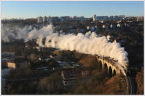 Guten Morgen Prag. Prag wurde gestern stilvoll von einer Maschine der kkStB Reihe 170 geweckt. ČSD 434 2186 (ex kkStB 170.323) bespannte am 8.2.2014 einen Güterzug von Praha-Vršovice nach Rudná u Prahy und wieder retour. Die Aufnahme zeigt den Zug kurz nach der Ausfahrt aus dem Bahnhof Praha-Smíchov am Prager Semmering.
