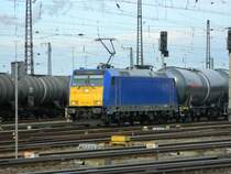 Connex 146 522 zieht am 06.02.2014 einen Kesselzug aus dem Güterbereich des Bahnhofs Großkorbetha in südliche Richtung. Und ... Tschüß!