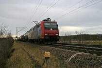 482 021-3 war am 06.01.14 mit einem kurzen Kesselzug gen Sden unterwegs. Hier konnte ich sie gut 40 Kilometer vor der Schweizer Grenze bei Hgelheim fotografieren.