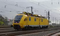 Dieses, als  Schweres Nebenfahrzeug für Oberleitungsanlagen  bezeichnete Fahrzeug Nr. 711 104-0 kam am 13.11.2013 durch Bielefeld-Brackwede gefahren.
