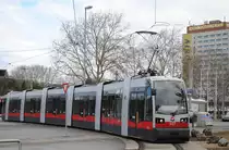 Tw.627 bei der Ausfahrt aus der Schleifenanlage Kurzentrum Oberlaa - Therme Wien.(08.02.2014)