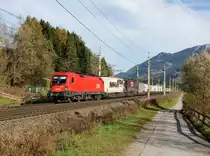 Die 1116 137 mit einer RoLa am 03.11.2012 unterwegs bei Terfens.