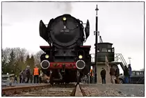 01 150 beim Bekohlen am 8. Februar 2014 im Kohlenhof des DDM (Deutsches Dampflokomotiv-Museum) in Neuenmarkt-Wirsberg.
