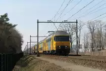 DD-AR 7854 mit Regionalzug 9651 Nijmegen-Deurne bei Vlierden am 1-4-2013.