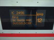 Der Zugzielanzeiger f�r den InterCity 2456  Strelasund  von Binz nach D�sseldorf. Hier in Bitterfeld am 17.11.2006 hatte dieser IC planm��ig 13.41 Uhr Abfahrt.