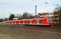 Nachschuß auf den einfahrenden 425 075-9, der als RB33 hier Rheydt Hbf erreicht auf seinem Weg nach Duisburg. 12.2.2014