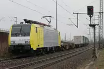 189 203 zog am 4.4.13 einen Containerzug durch Porz-Wahn.
