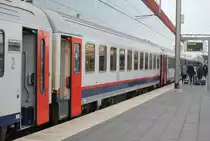 I10-Wagen zwischen zwei I11-Wagen des IC-Zuges Eupen-Oostende am Bhf Brugge (29. Januar 2014)