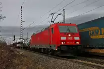 Am Valentinstag 2014 fuhr die Mannheimer 185 392-8 mit einem gemischten Güterzug aus dem Bahnhofsbereich von Müllheim (Baden) gen Süden raus.