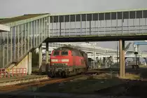 Am 12.2.2014 kam ausnahmsweise wieder mal eine 218 im Intercity Dienst nach Puttgarden. Durch Ausfall des dänischen ICE 3 kam es zum Einsatz der 218386, hier
beim Umsetzen um 13.45 Uhr im Fährhafen Bahnhof Puttgarden.