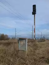 Das Einfahrsignal H von Stralsund Rügendamm für die Züge die über die Verbindungskurve vom Abzw Srg zum Bf Rügendamm fahren am 16.Februar 2014.