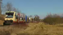 Eine bunte Garnitur war am 20.2.14 auf der ZAB1 unterwegs. Einer der letzten beiden Triebwagen in der alten Lackierung führte den Zug an, als zweites dann ein Rad Wander Shuttle und zu guter letzt ein ganz normaler Shuttle. 
Aufgenommen bei Hechingen. 
