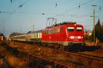 110 138 mit RE 3217 (Hamburg–Uelzen) am 30.12.1998 in Bienenb�ttel