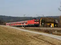 Die 143 626 mit einer S Bahn nach Neumarkt Opf. am 05.03.2011 unterwegs bei Pölling.