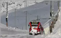 Der R1621 mit ABe 8/12 3508 hat wieder irgendwo nördlich von Ospizio Bernina eine Schneewächte durchstossen. (21.02.2014)