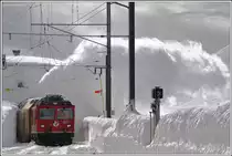 Ohne viel Lärm frisst sich die Xrot 95403 scheinbar mühelos durch das weisse Element.  (21.02.2014)