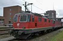 Re 4/4 II 11337 am Güterbahnhof Muttenz. Die Aufnahme stammt vom 15.02.2014.