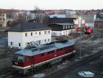 132 004 der LEG und 228 757 der EBS sind am 24.02.14 in Gera zusehen.
