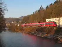 Ein morgendlicher RE nach Jena Saalbahnhof erreicht am 25. Februar 2014 in kürze den Bahnhof Kronach.