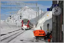 R1621 mit Allegra 3508 erreicht Ospizio Bernina 2253m. (21.02.2014)