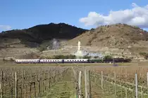 �SEK 52.100 am 23.Februar 2014 mit dem SR 14354 nach Wien FJB vor dem Franzosendenkmal bei D�rnstein.

