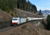 186 139 + 189 912 mit einem Ekol-KLV am 15.02.2014 bei Bad Hofgastein.