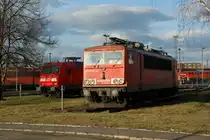 155 033-4 und etwas dahinter die 145 040-2 im Abstellbereich von Engelsdorf/Lpz. am 22.02.14.